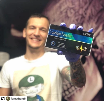 Tattoo umelec hovorí za SPARK